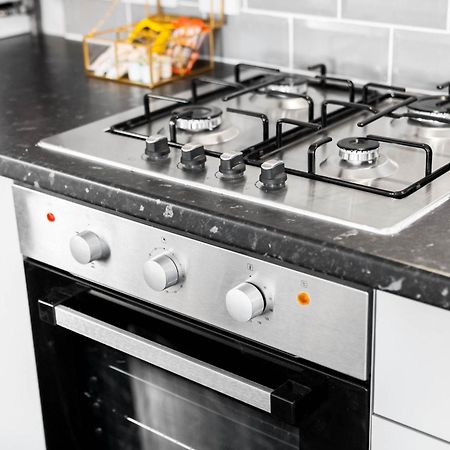 Modern Apartment - Cradley Heath - Top Rated - Netflix - Wifi - 1Mh 스메디크 외부 사진
